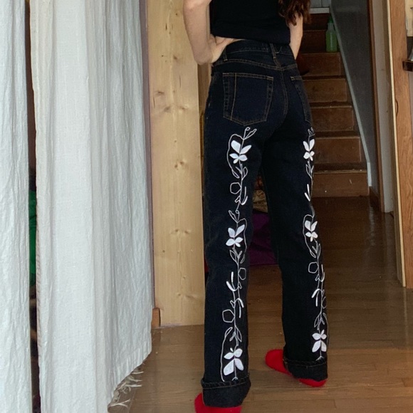 Embroidered high rise, wide leg Jeans - Picture 6 of 9